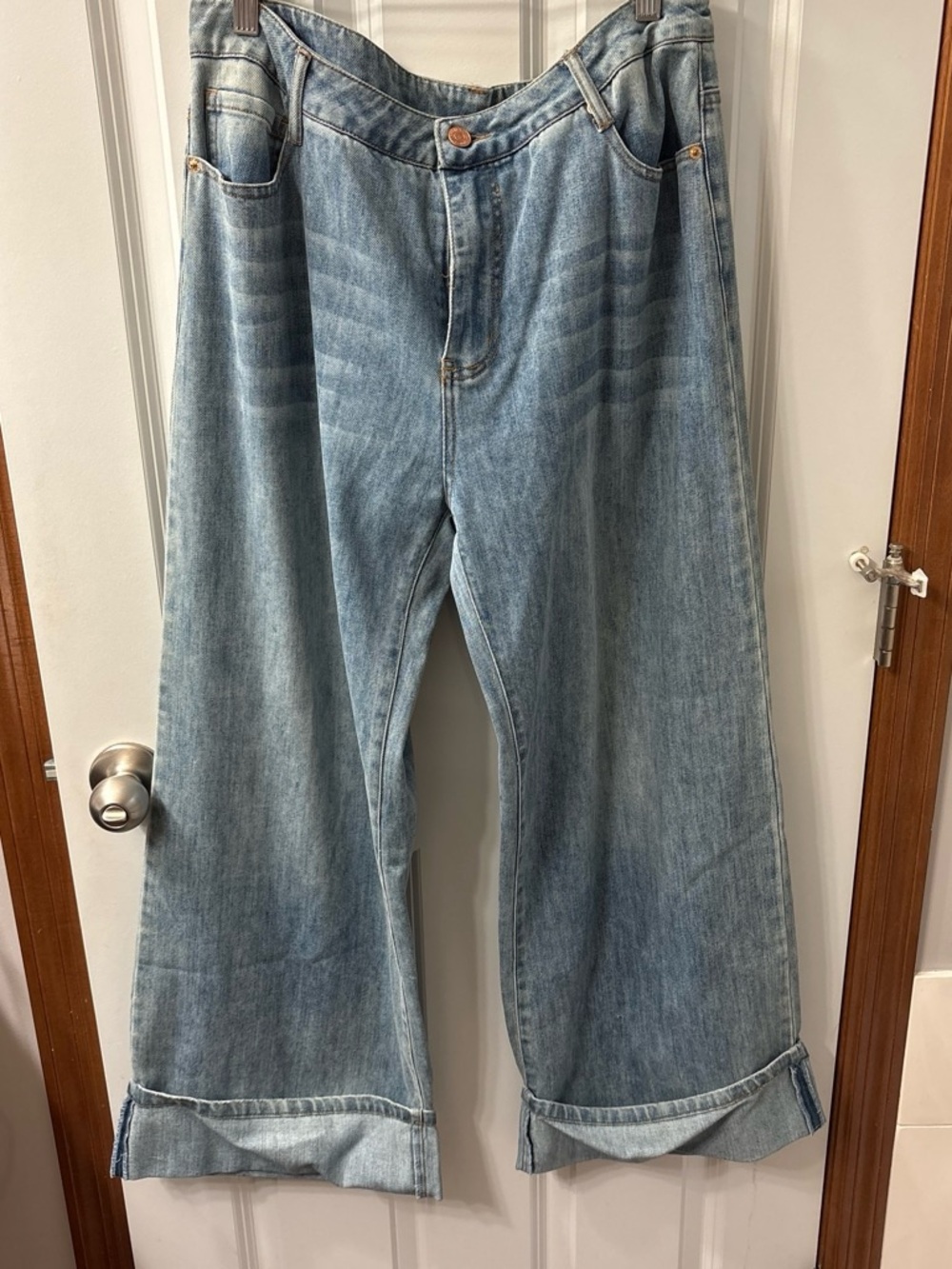 New with tags! Women’s Wide-Leg Light Blue Denim Jeans